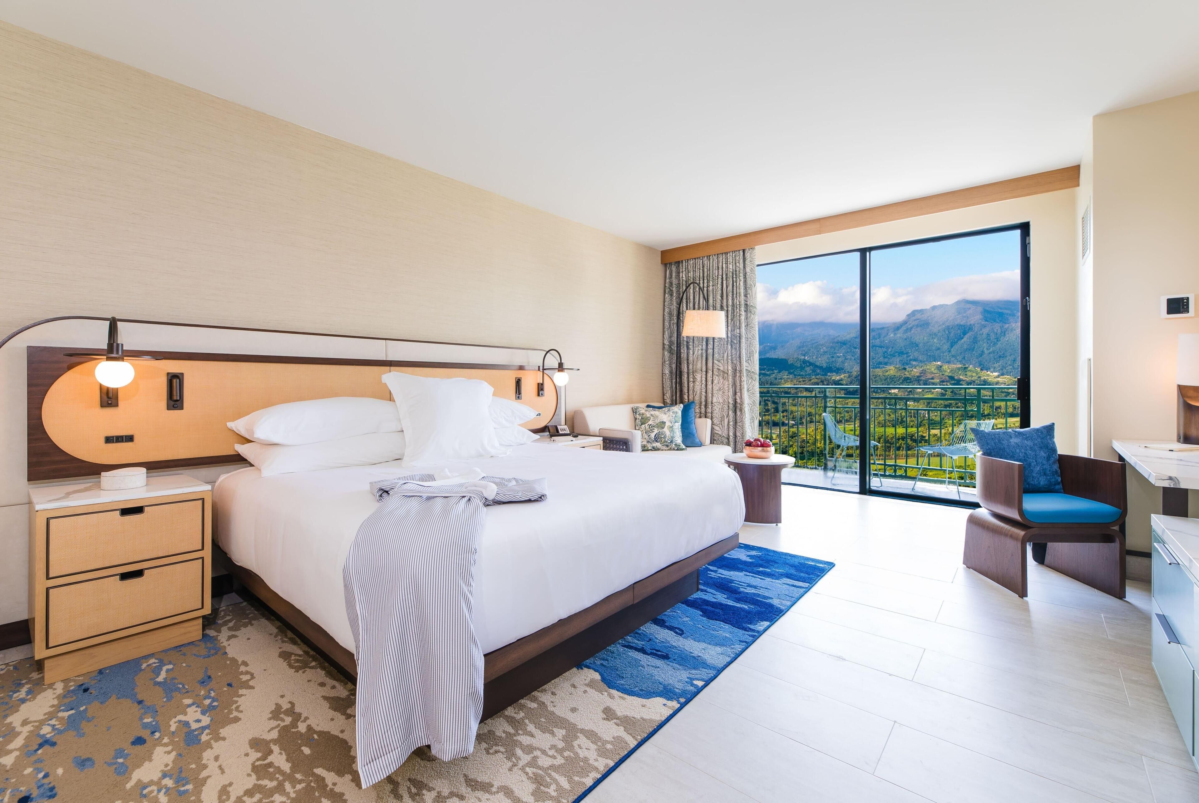 Room (King Rainforest) | Premium bedding, down comforters, pillowtop beds, in-room safe