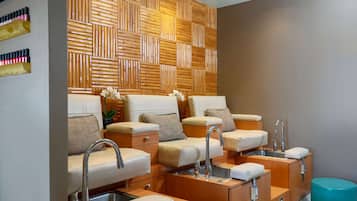 Couples treatment room(s), sauna, steam room, body treatments