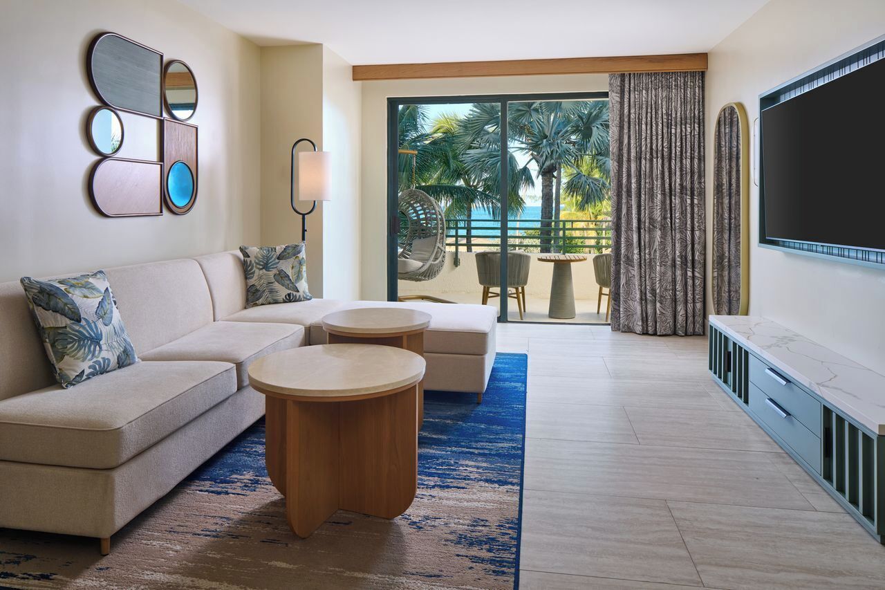 Suíte (Discovery Suite) | Roupas de cama premium, edredons de pluma, camas com colchões pillow-top