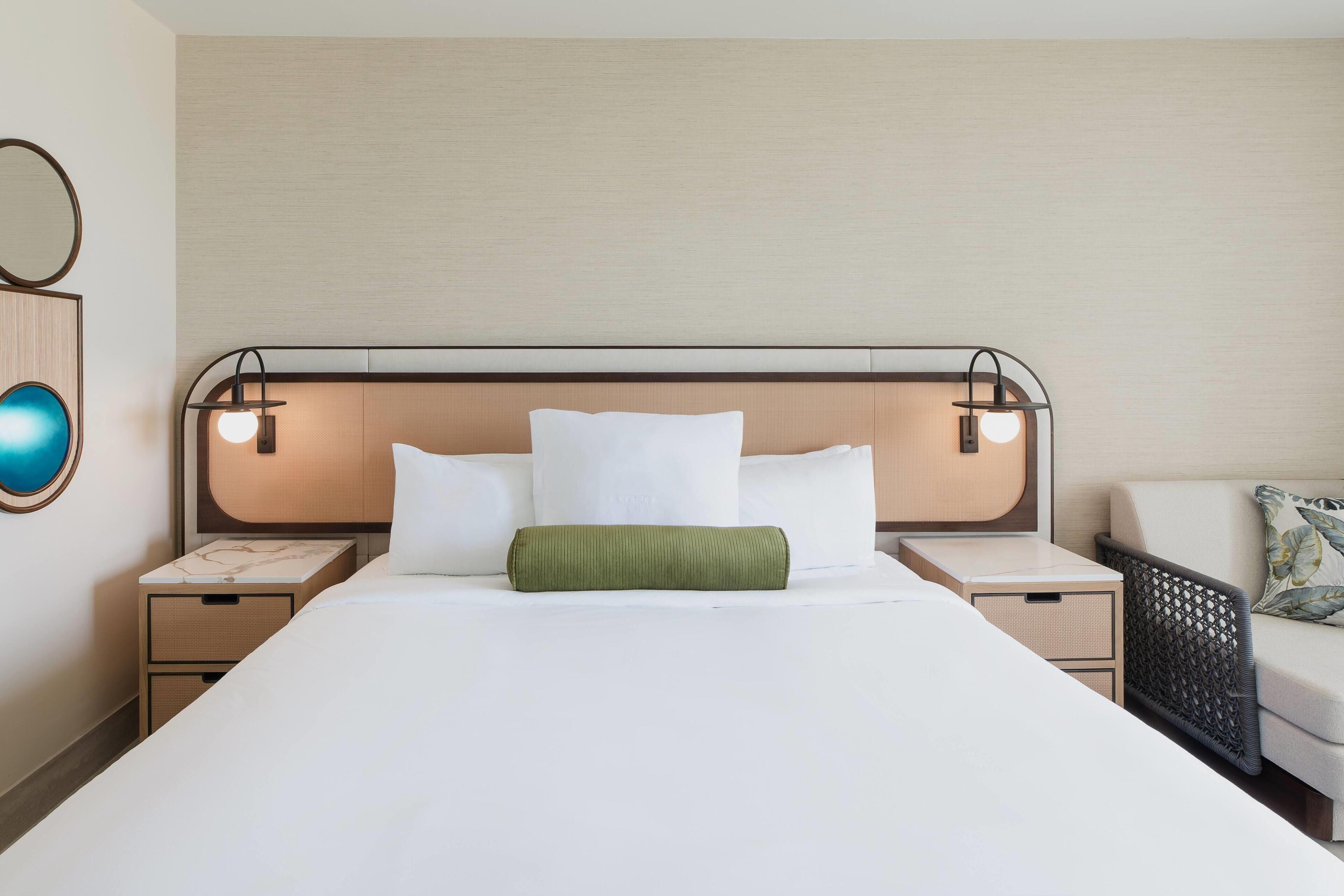 Room, 1 King Bed (Renovated, Pool)