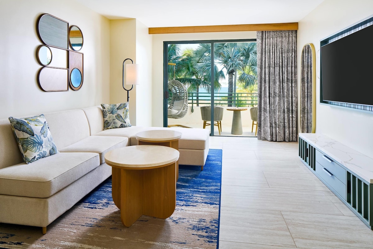 Premium bedding, down comforters, pillowtop beds, in-room safe