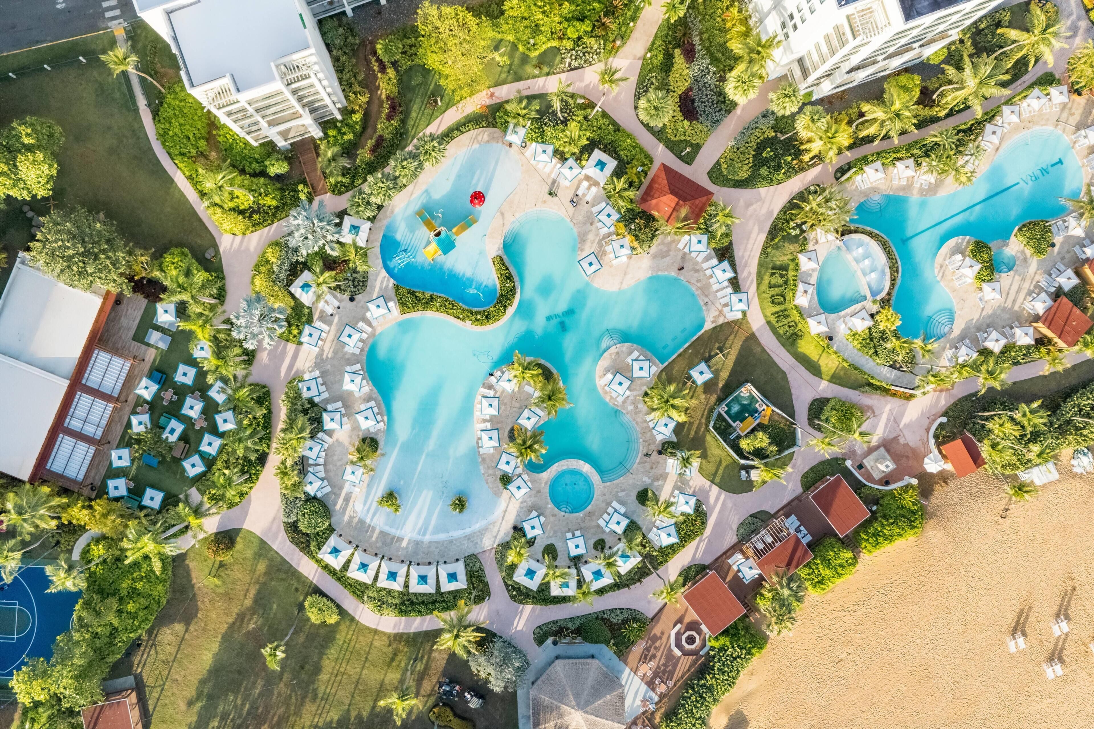 5 Außenpools, Cabañas (gegen Gebühr), Sonnenschirme