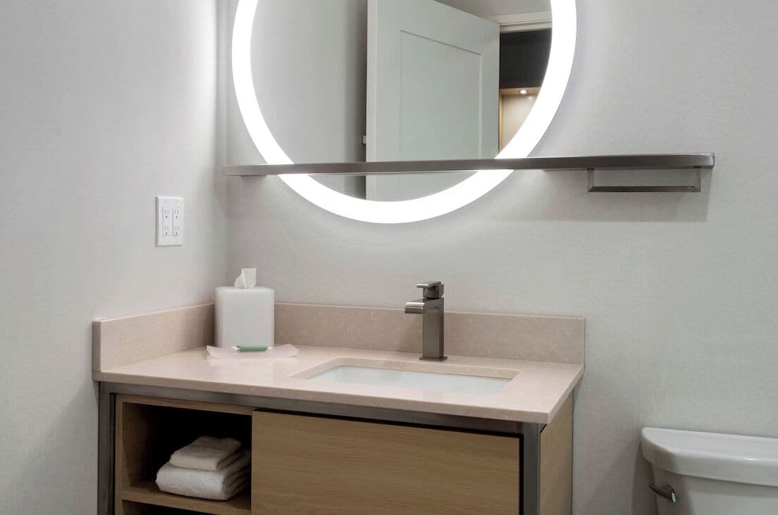 combined shower/bathtub, free toiletries, hair dryer, towels