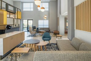 Lobby - TownePlace Suites by Marriott Portland Airport (Portland)