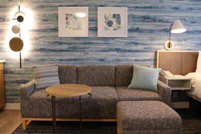 Lakeside Suites