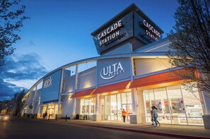 Shopping mall