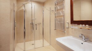 Deluxe Double Room | Bathroom | Free toiletries, hair dryer, bathrobes, slippers - All’Angelo Art Hotel (Venice)