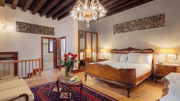Suite Vedova | 1 bedroom, minibar, in-room safe, desk