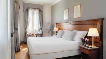 Deluxe Double Room | 1 bedroom, minibar, in-room safe, desk
