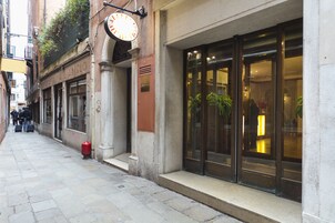 숙박 시설 입구