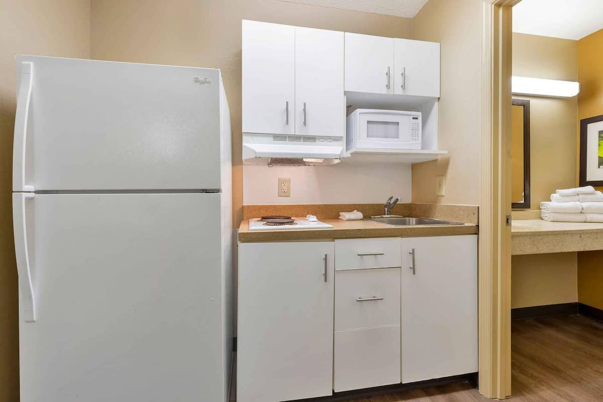 studio, 2 double beds, non smoking | private kitchen | fridge, microwave, stovetop, coffee/tea maker