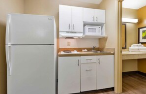 Studio, 2 Double Beds, Non Smoking | Private kitchen