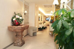 Lobby - Hotel Valle (Rome)