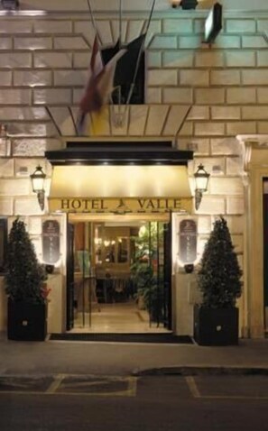 Exterior - Hotel Valle (Rome)