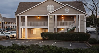 HomeTowne Studios by Red Roof Spartanburg - Asheville Highway