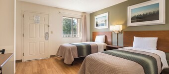 HomeTowne Studios by Red Roof Spartanburg - Asheville Highway
