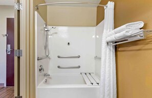 Studio, 1 Queen Bed, Accessible, Non Smoking | Bathroom | Combined shower/bathtub, free toiletries, hair dryer, towels