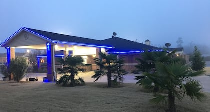 Redwood Inn and Suites