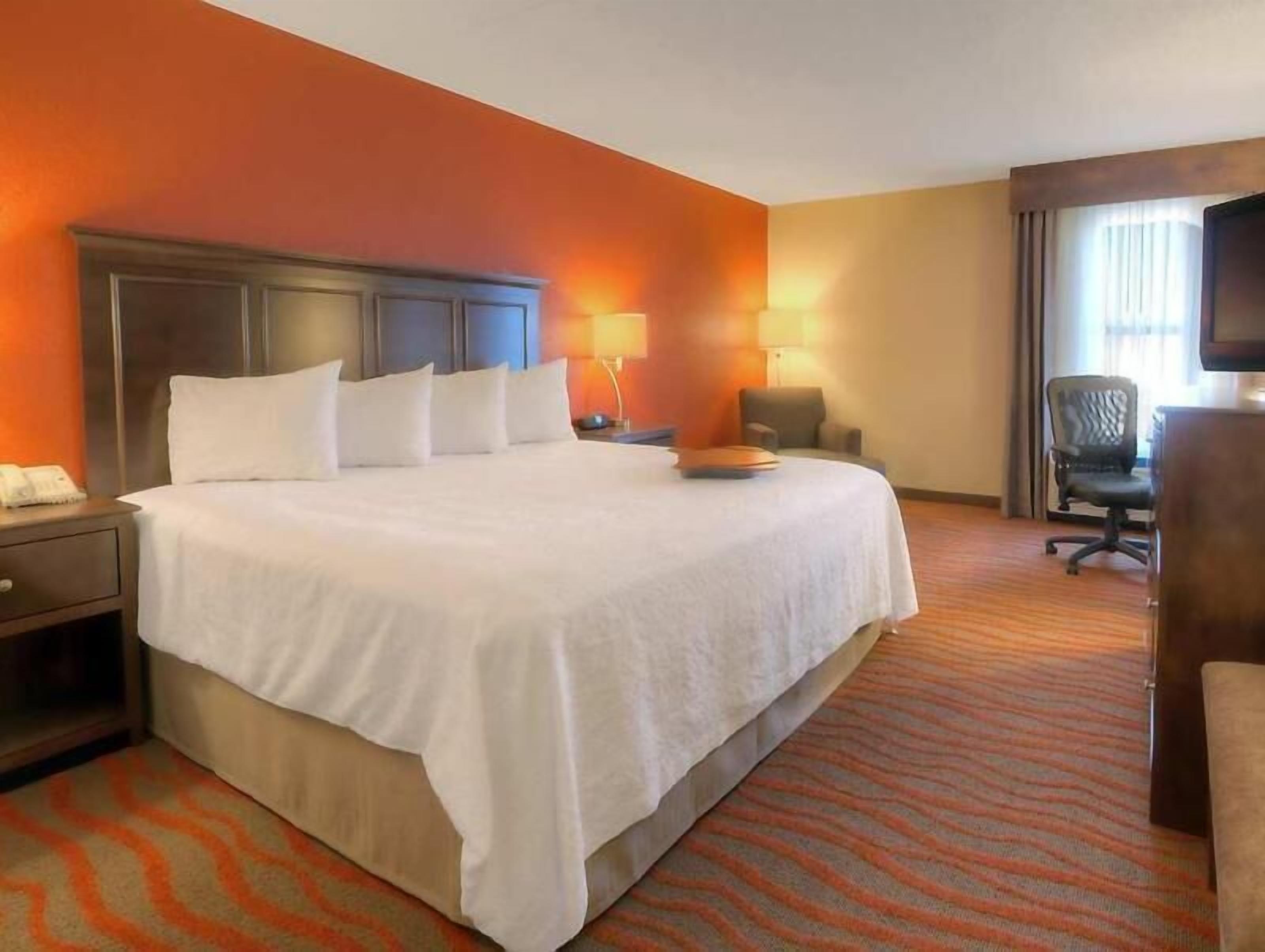 In-room safe, desk, free rollaway beds, Internet