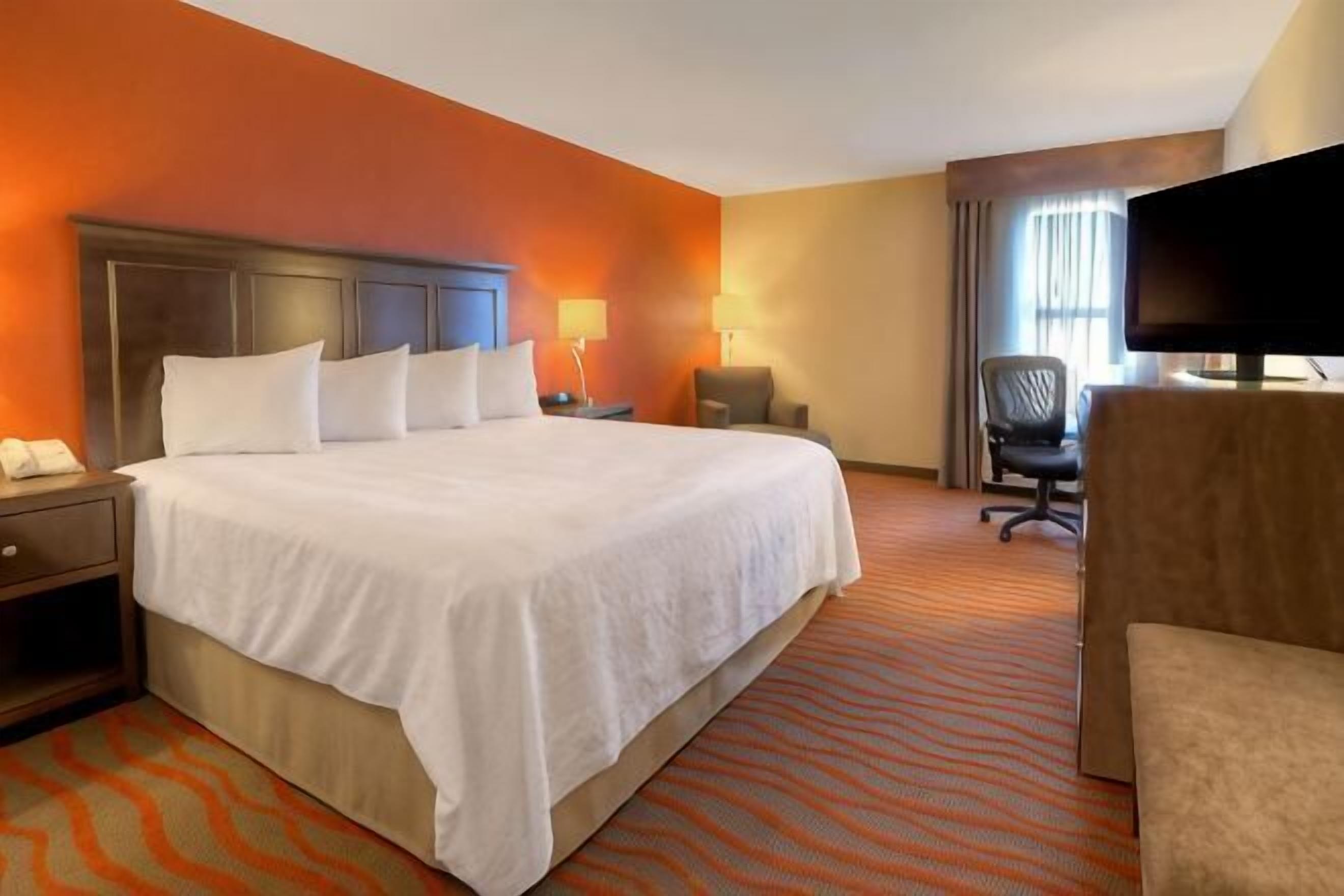 Caja de seguridad en la habitación, escritorio y camas extra gratis 