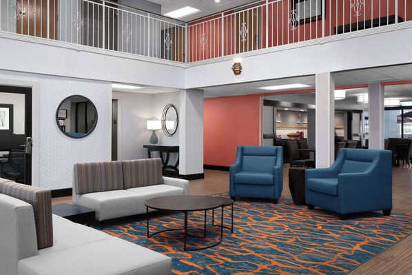 Lobby - Hampton Inn Russellville (Russellville)
