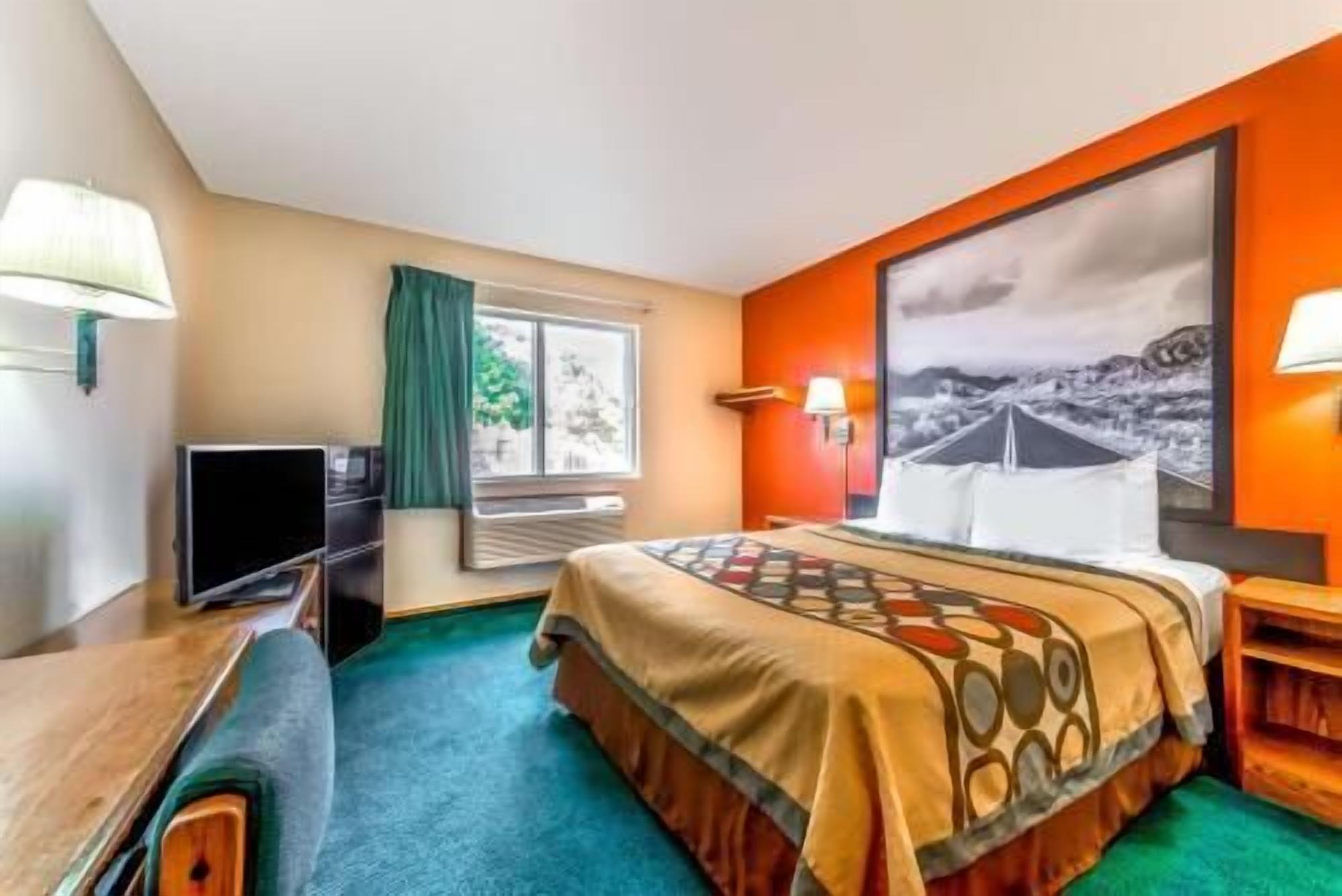 Desk, rollaway beds, free WiFi, bed sheets