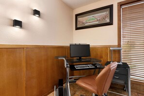 Business center - Super 8 by Wyndham Waco University Area (Waco)
