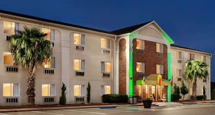 Super 8 by Wyndham Waco University Area