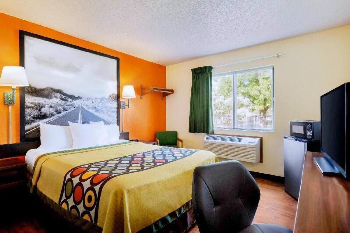 Desk, rollaway beds, free WiFi, bed sheets