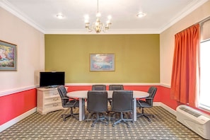 Deluxe Studio Suite, 1 King Bed, Non Smoking