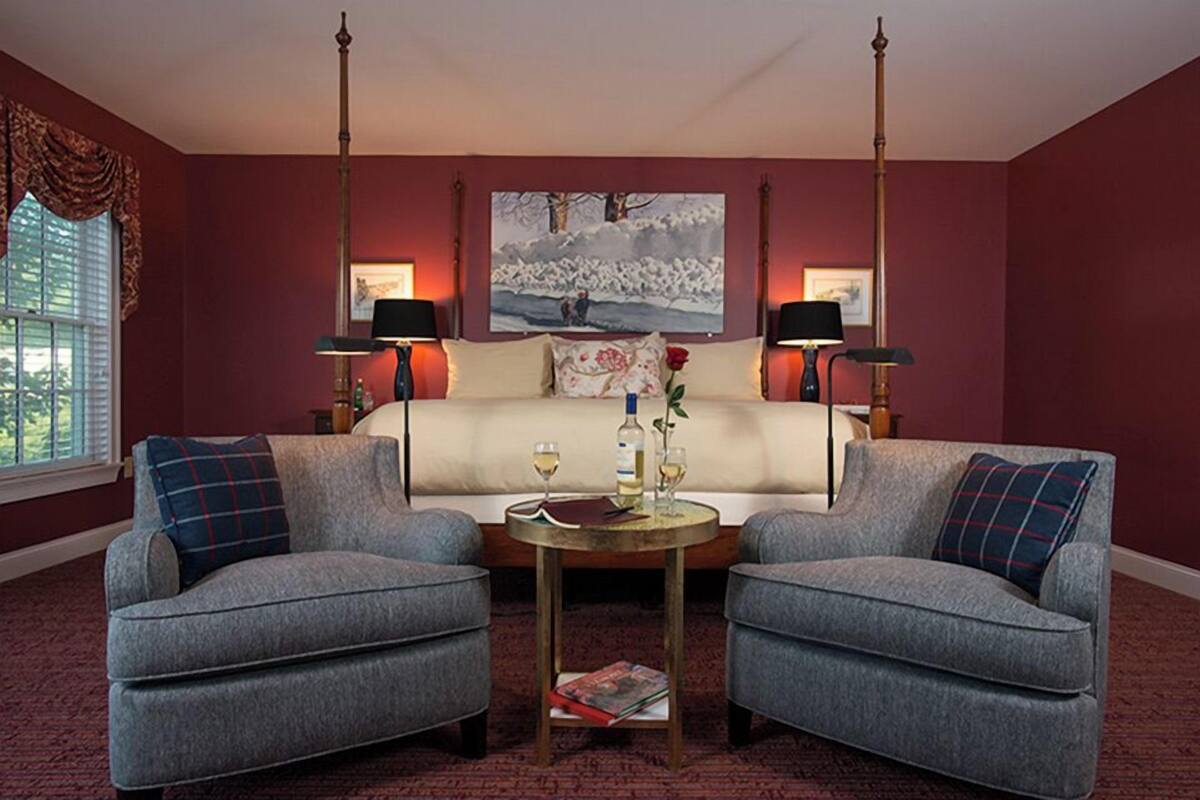 Signature Townhome | Egyptian cotton sheets, premium bedding, in-room safe