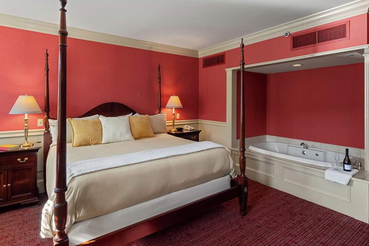 Luxury Suite, 1 King Bed | Egyptian cotton sheets, premium bedding, in-room safe
