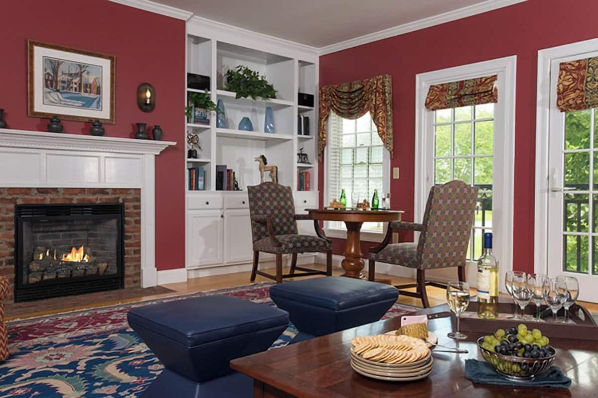 Signature Townhome | Living area | 40-inch flat-screen TV with cable channels, TV, streaming services
