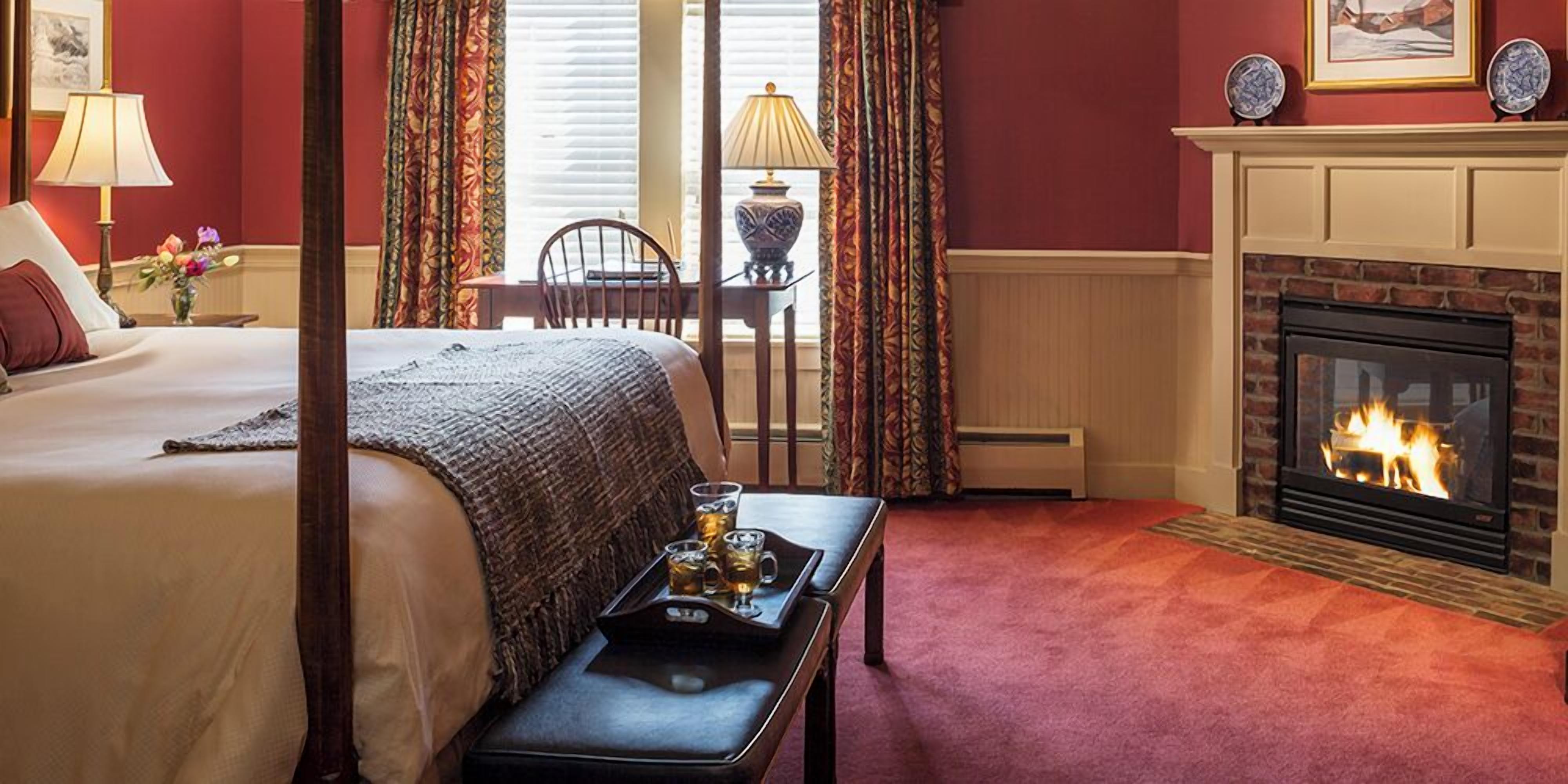Deluxe Room, 1 King Bed | Egyptian cotton sheets, premium bedding, in-room safe