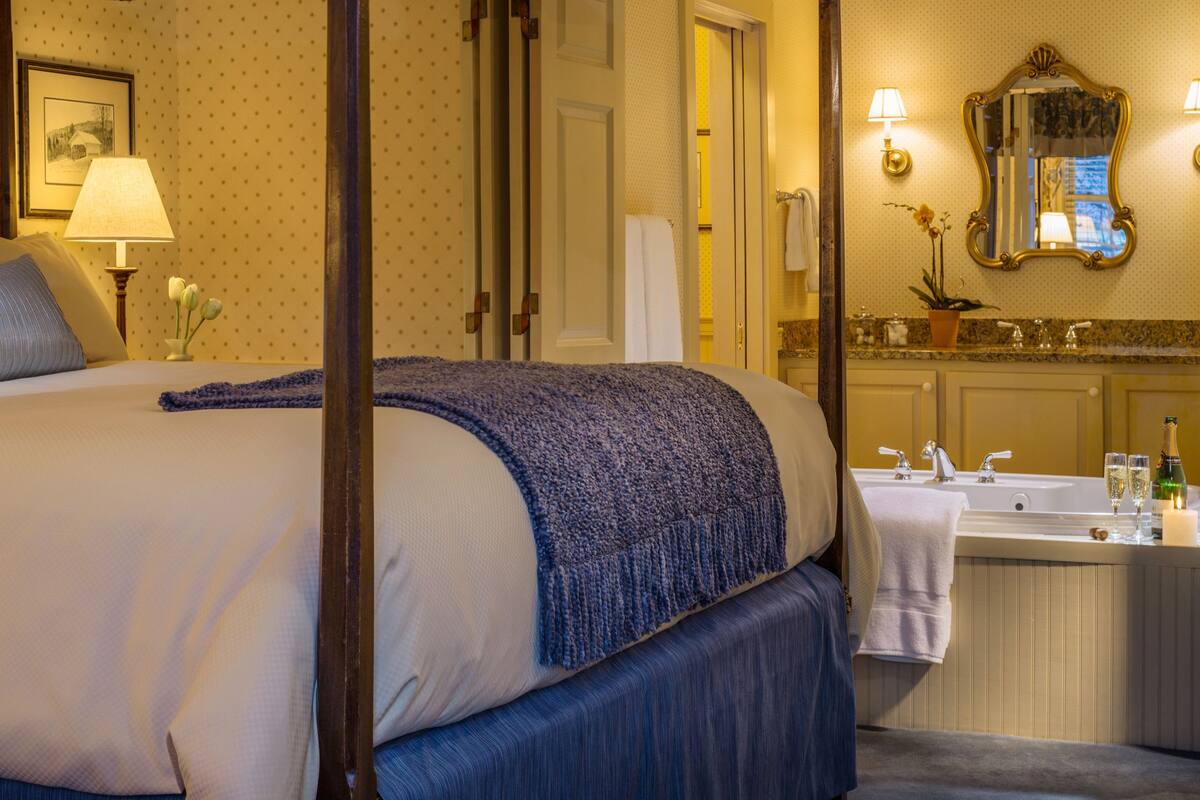 Egyptian cotton sheets, premium bedding, in-room safe