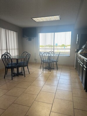 Free daily on-the-go breakfast  - Days Inn by Wyndham Jacksonville (Jacksonville)