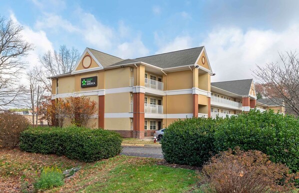 Experience the charm of this elegant hotel, featuring a central entrance and beautifully manicured grounds.