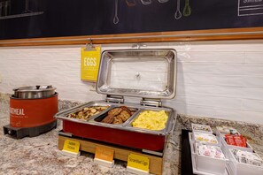 Free daily buffet breakfast  - Hampton Inn Hot Springs (Hot Springs)