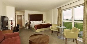 In-room safe, blackout drapes, free cribs/infant beds, rollaway beds - Doubletree by Hilton Aberdeen City Centre (Aberdeen)