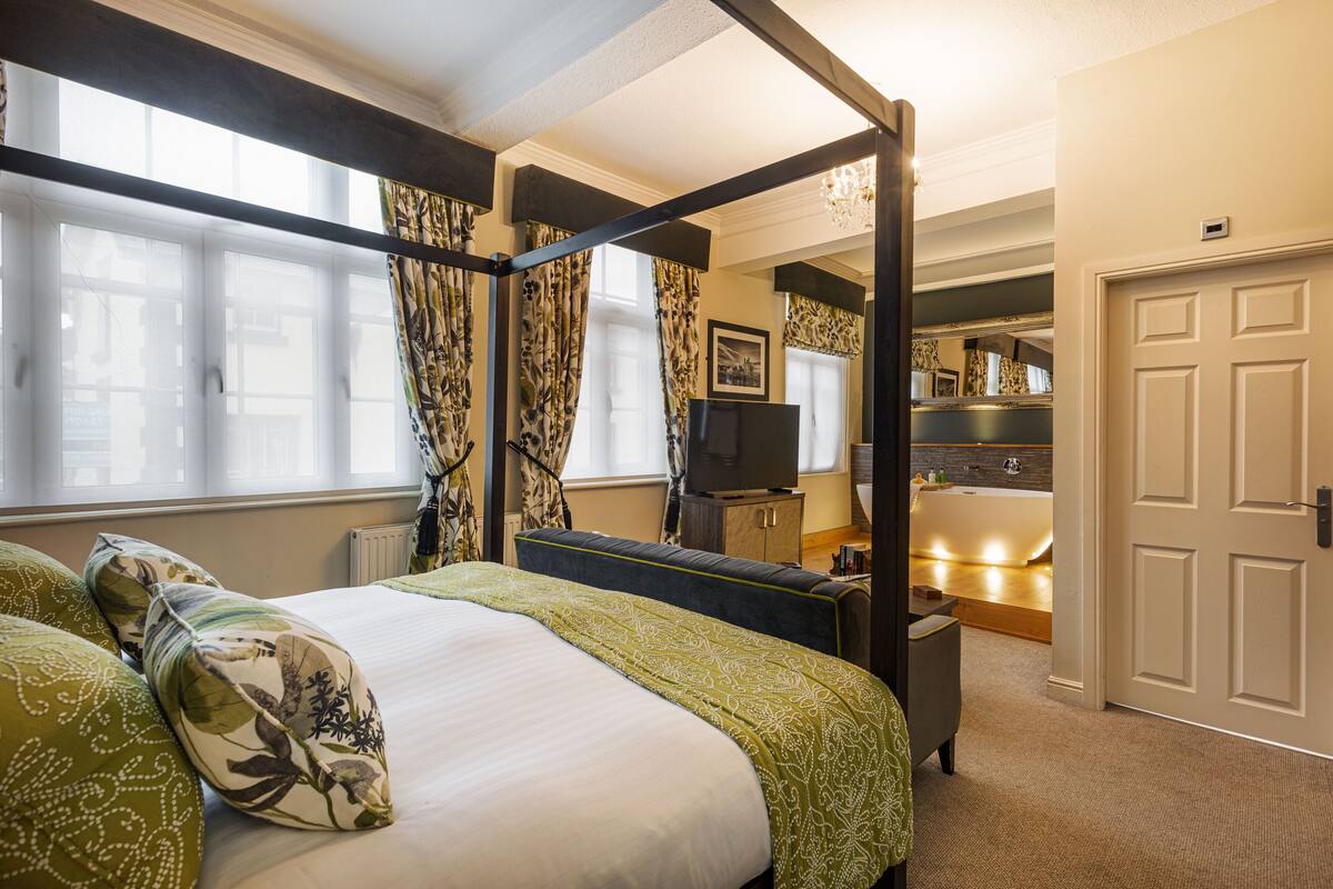 Deluxe Suite