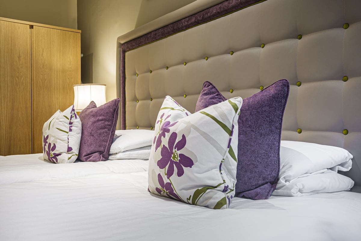 superior twin room | 1 bedroom, individually decorated, individually furnished, desk