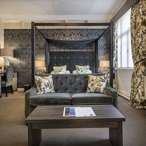 Deluxe Suite | Individually decorated, individually furnished, desk, laptop workspace