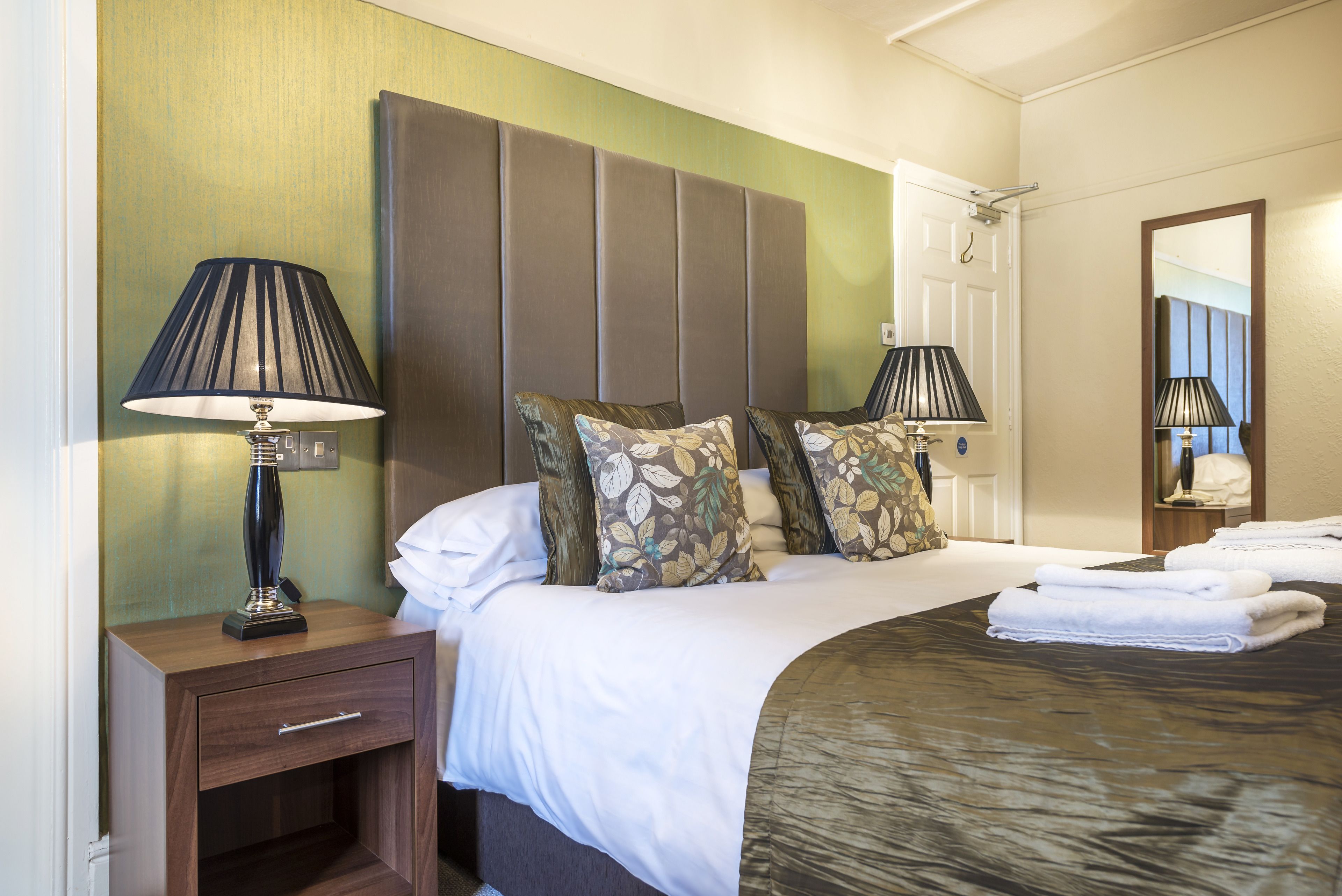 superior double room | 1 bedroom, individually decorated, individually furnished, desk