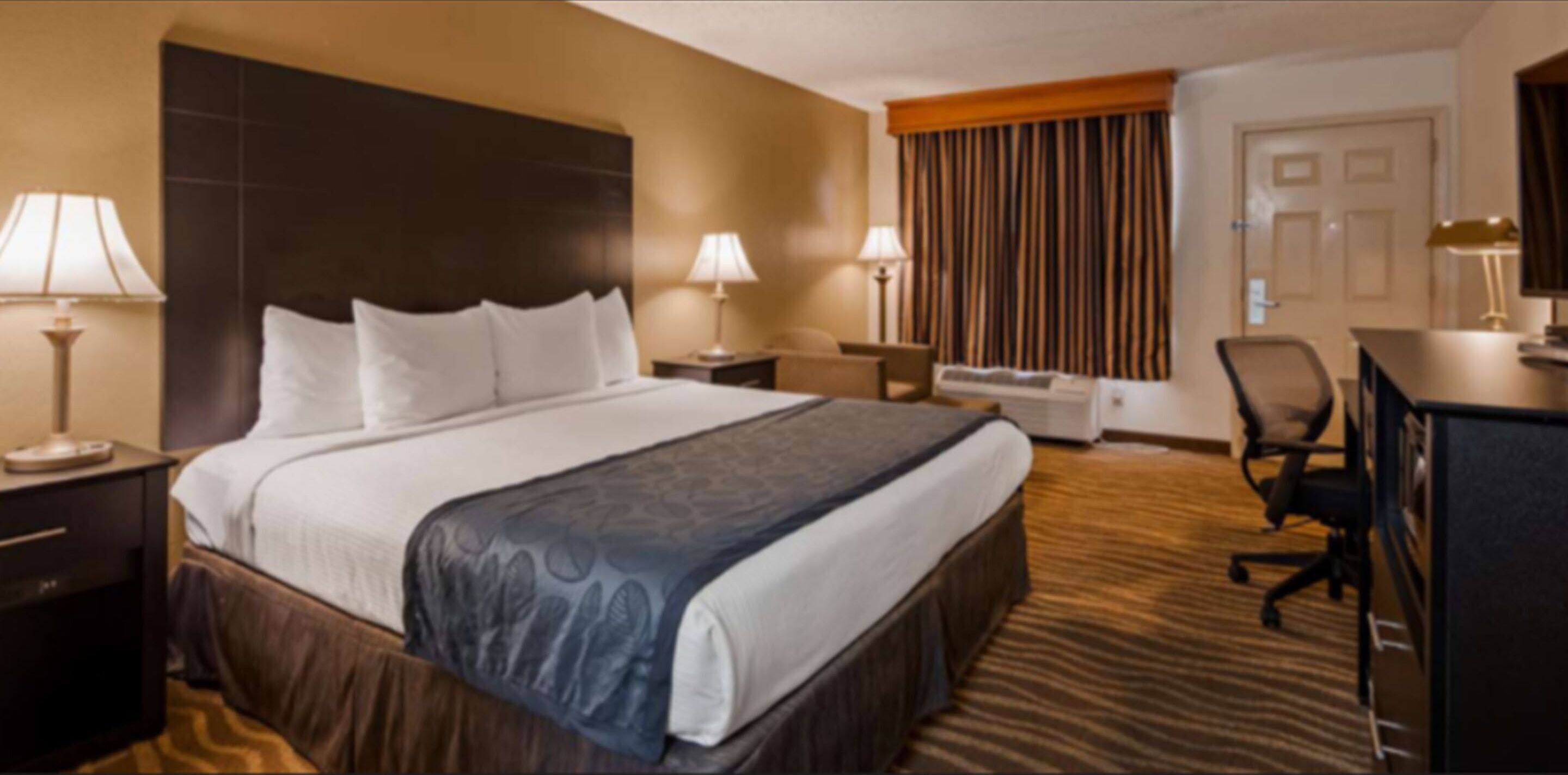 Bureau, espace de travail pour ordinateurs portables