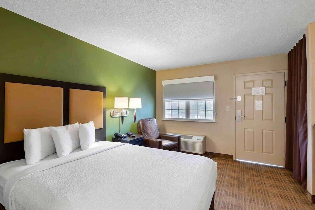 Desk, blackout curtains, iron/ironing board, free WiFi