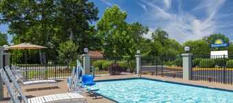 Days Inn by Wyndham Blakely