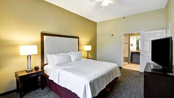 Down duvets, in-room safe, desk, iron/ironing board