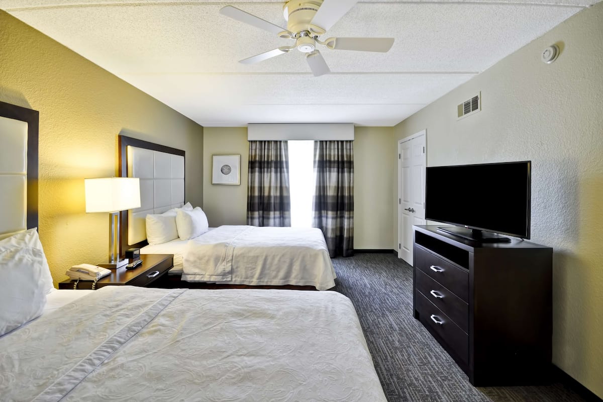 Down duvets, in-room safe, desk, iron/ironing board