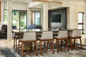 供应早餐和晚餐,美洲菜