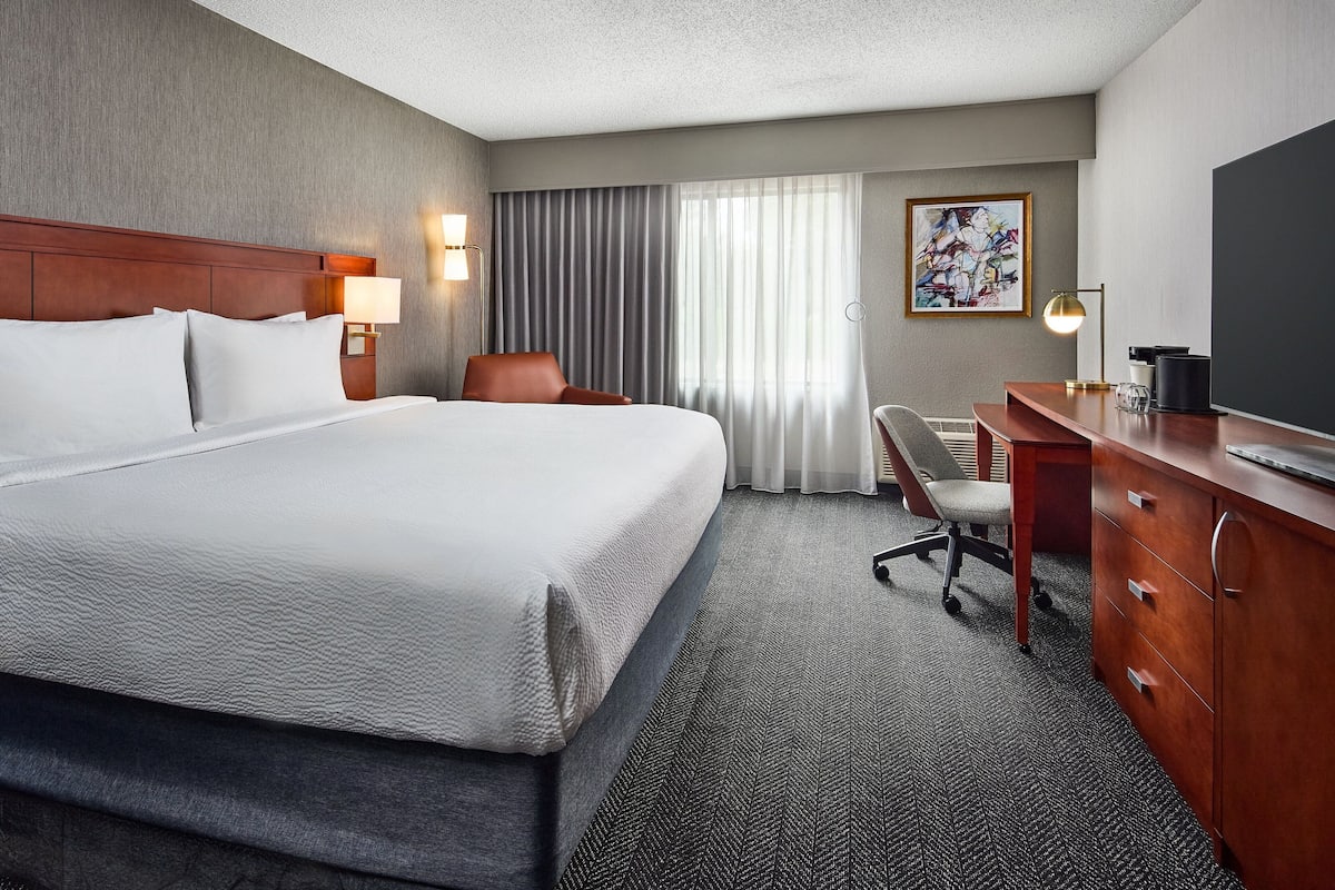 Egyptian cotton sheets, premium bedding, desk, laptop workspace